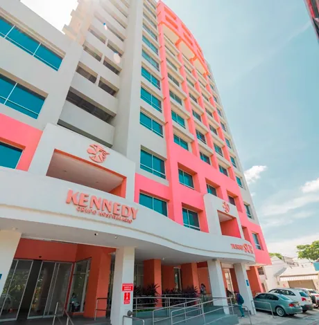 Torre de consultorios Clínica Kennedy Alborada